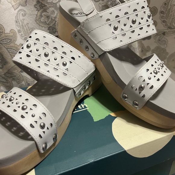 Sandals - Picture 3 of 3